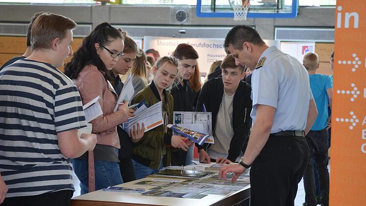 Das Interesse an Karrieremöglichkeiten bei der Bundeswehr ist nach wie vor groß. Foto: Rainer Lutz
