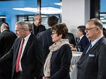 Neustadts Oberbürgermeister Frank Rebhan und seine beiden Stellvertreter Elke Protzmann und Martin Stingl. Vieles deutet daraufhin, dass diese drei Bürgermeister auch in der künftigen Legislaturperiode die Interessen der Bayerischen Puppenstadt vertreten werden, obwohl sich die CSU als zweitstärkste Gruppierung im neuen Gremium zumindest einen Stellvertreter-Posten erhofft. Martin Stingl gilt zudem als aussichtsreichster Kandidat für den Posten des stellvertretenen Landrats. Foto: Archiv/Joch...