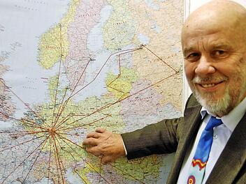 Bei ihm laufen in Bad Kissingen alle Fäden für Europa zusammen: Michael Peter, Kreisvorsitzender der Europa-Union, lebt für die Völkerverständigung in Europa. Foto: Sigismund von Dobschütz