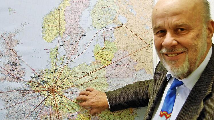 Bei ihm laufen in Bad Kissingen alle Fäden für Europa zusammen: Michael Peter, Kreisvorsitzender der Europa-Union, lebt für die Völkerverständigung in Europa. Foto: Sigismund von Dobschütz