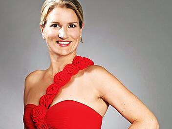 Die aus Kronach stammende Konzertpianistin Barbara Scherbel gastiert am 14. November zusammen mit Katrin Ambrosius-Baldus (Violine). Foto: PR