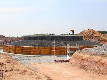 Im Fundament von jedem Windrad verschwinden Unmengen Stahl und Beton.  Foto: Andreas Dorsch