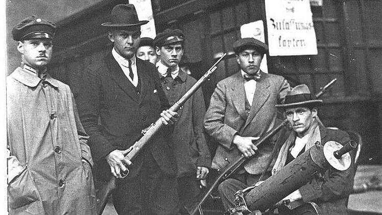 Maschinengewehrstellung im Münchner Hauptbahnhof während der Räterepublik. In Forchheim jedoch blieben bewaffnete Auseinandersetzungen aus. Foto: Hoffmann, Archiv