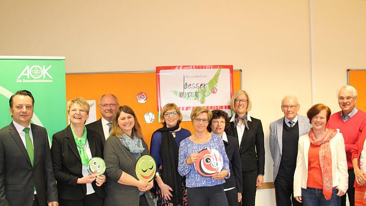 Die Verantwortlichen und Unterstützer mit (Dritte bis Fünfte von links) Barbara Dachert, Martina Schneider und Sigrid Nöth-Nix  Foto: privat
