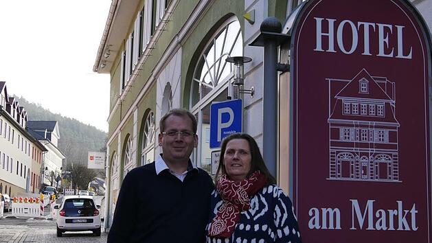 Das "Hotel am Markt" hatte es Gerhard und Elisabeth Reymann angetan. Sie verliebten sich in das schmucke Juwel, und seit Dezember ist Gerhard Reymann der neue Besitzer.  Foto: Manja von Nida