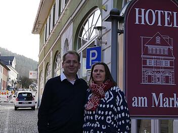 Das "Hotel am Markt" hatte es Gerhard und Elisabeth Reymann angetan. Sie verliebten sich in das schmucke Juwel, und seit Dezember ist Gerhard Reymann der neue Besitzer.  Foto: Manja von Nida