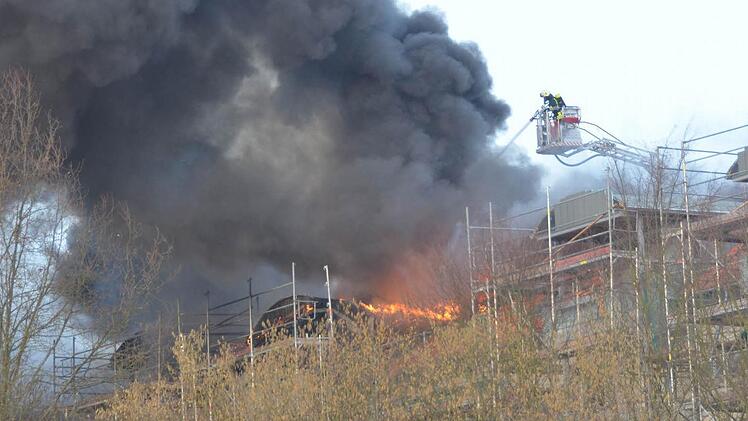 Brand in der Pfalzstraße in Bad Kissingen. Foto: Peter Rauch