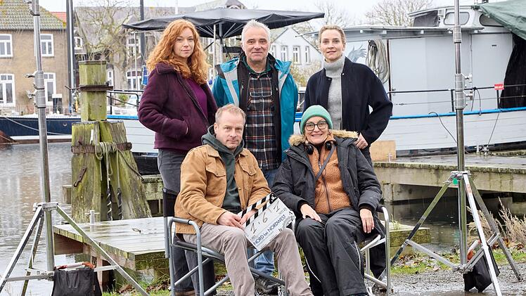 "Nord bei Nordwest - Liebesgr&uuml;&szlig;e aus Nepal" lautet der Arbeitstitel des 31. Films der Krimireihe, der sich gerade in der Entwicklung befindet. Mit dabei (von links: Marleen Lohse, Hinnerk Sch&ouml;nemann, Kameramann Nicolay Gutscher, Regisseurin Judith Kennel und Jana Klinge).