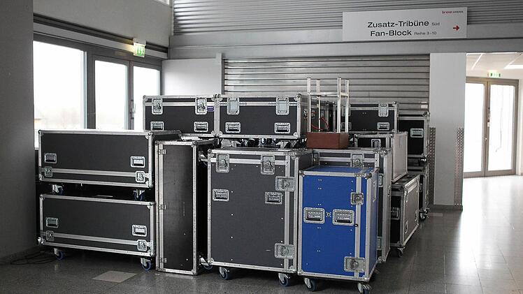 So sehen die LED-Banden aus, wenn sie in Rollcontainern verpackt sind.