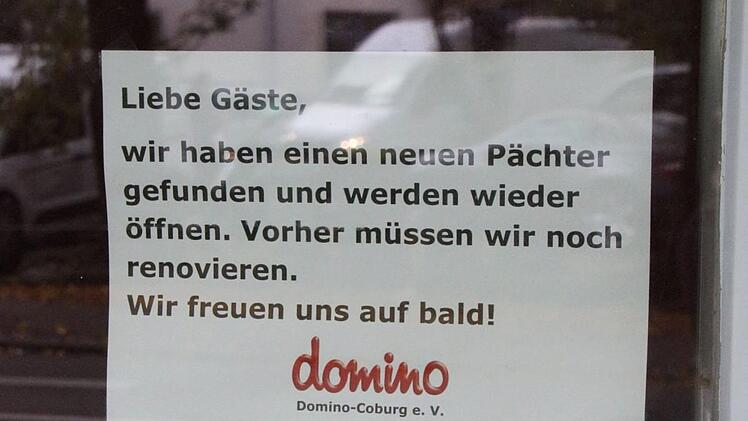 Ein Aushang an der Tür in der Judengasse kündigt die Wiedereröffnung des "Café Babbel" an. Ulrike Nauer