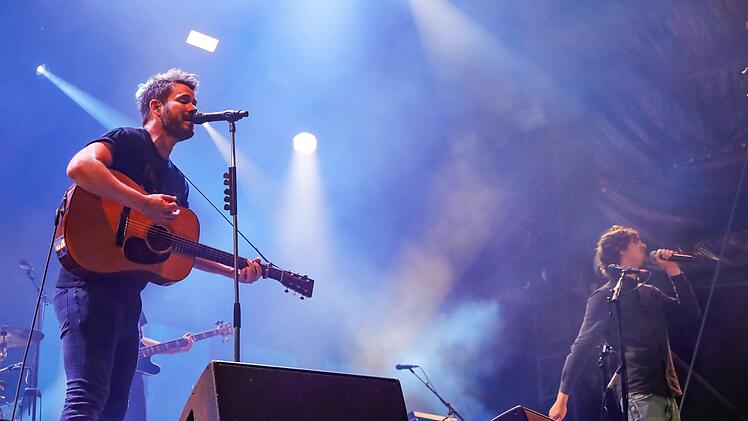 Begeisterten die rund 5000 Besucher: Revolverheld bei ihrem Open-Air-Konzert auf dem Schlossplatz. Matthias Hoch