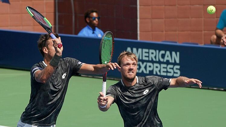 Eine Fliege mit zwei Klappen? Der Coburger Tennisprofi Kevin Krawietz (re.) schaffte es mit seinem Doppelpartner Andreas Mies aus Köln nach dem French-Open-Sieg bei den US Open ins Halbfinale. In der zweiten Runde am 31. August besiegten sie ein us-amerikanisches Duo. Jürgen Hasenkopf