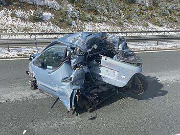 Ein 22-J&auml;hriger hatte bei einem Unfall auf der A93 viel Gl&uuml;ck.