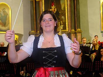 Dirigentin Theresa Kiesel leitete das Konzert zum letzten Mal. Gerd Schaar