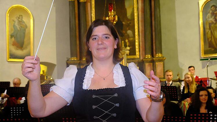 Dirigentin Theresa Kiesel leitete das Konzert zum letzten Mal. Gerd Schaar