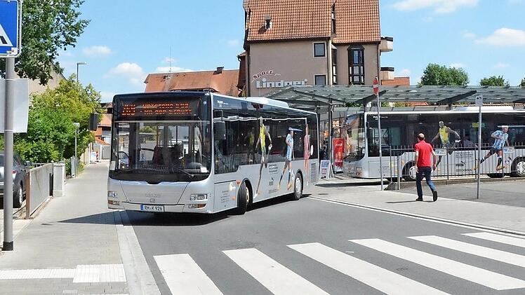 Der Endhalt der StUB ist im Bereich des früheren Bahnhofs, der Busbahnhof an der Schütt (Foto) bleibt für den Busverkehr freilich erhalten.  Foto: Bernhard Panzer