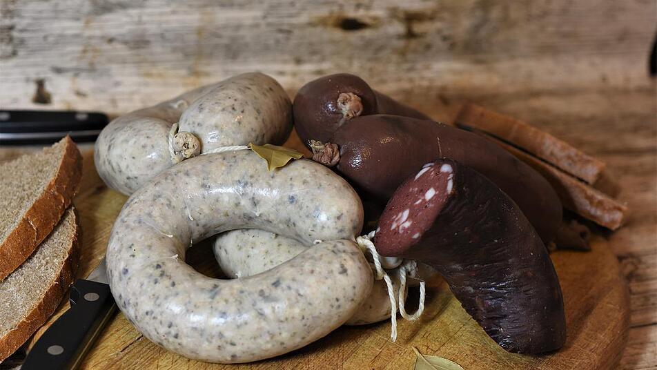 Leber- und Blutwurst sind feste Bestandeile der traditionellen K&uuml;che in Rheinland-Pfalz. Bei "Himmel und Erde" wird Blutwurst aufgetischt.