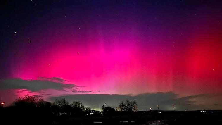Himmelsspektakel: Polarlichter erleuchten den Nachthimmel bei Bamberg
