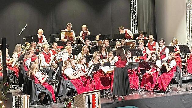 Der Musikverein Rannungen hat mit dem Weihnachtskonzert sein Jubil&auml;umsjahr beendet. Den Verein gibt es seit 50 Jahren.