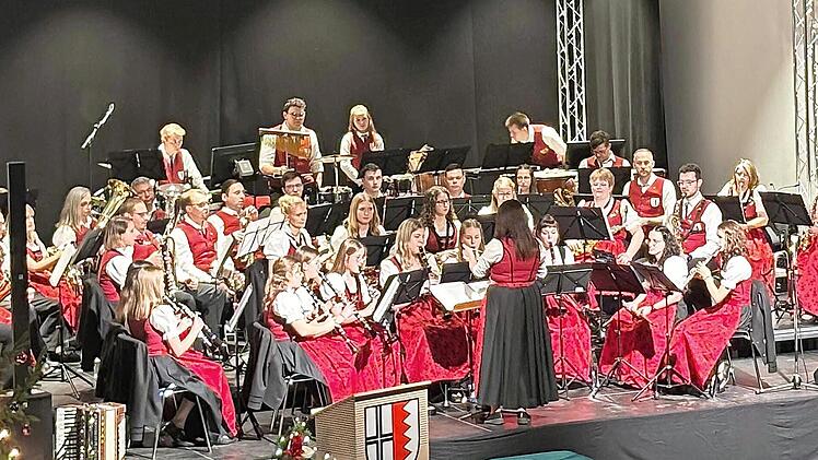 Der Musikverein Rannungen hat mit dem Weihnachtskonzert sein Jubil&auml;umsjahr beendet. Den Verein gibt es seit 50 Jahren.