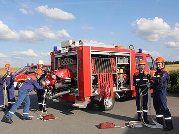 Patricia Rudolph, Max Reisenweber, Roman Meusel, Jan-Erik Wißmann, Leon Eckardt und Hannes Kempf setzen sich gerne für die Jugendfeuerwehr des Landkreises Coburg ein. Foto: Alexandra Kemnitzer