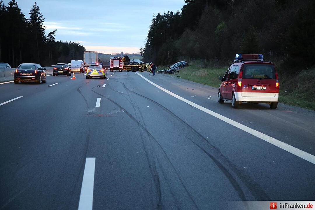 A9: 35-Jähriger verliert Kontrolle über sein Auto und kollidiert mit Anhängergespann