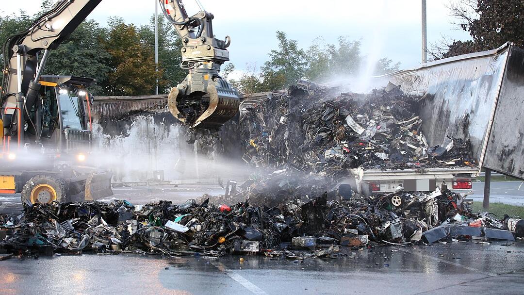 Schwabach: Lkw brannte auf A6