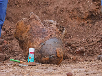 Fliegerbombe am Kitzinger Flugplatzgelände gefunden Fliegerbombe am Kitzinger Flugplatzgelände gefunden