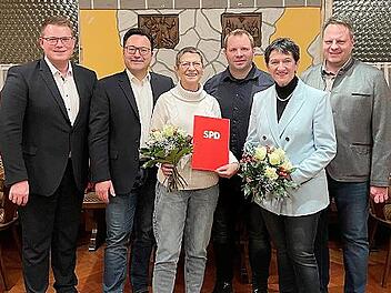 Ehrungen bei der SPD Mainleus; unser Bild zeigt (von links) Holger Grie&szlig;hammer, Peter Wiesenm&uuml;ller, Reinhilde Bittermann-Danker, Timo Schneider, Inge Aures und Ingo Lehmann.