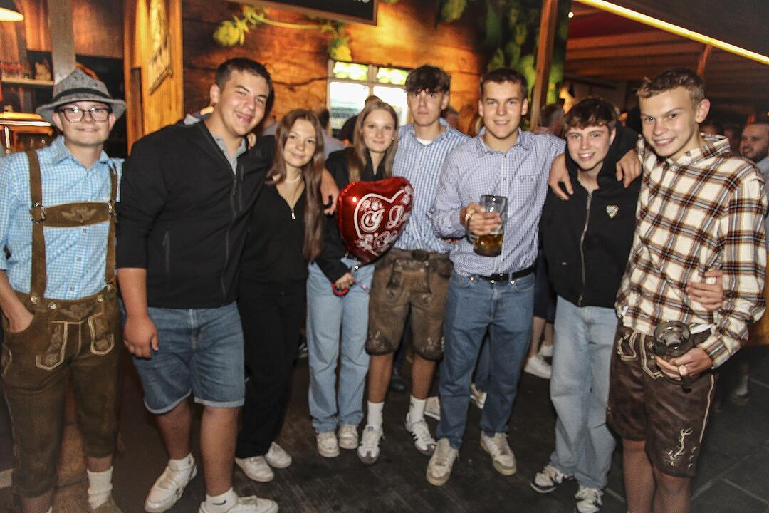 Es spielten die "Kasendorfer Musikanten" und "Die Wilderer".