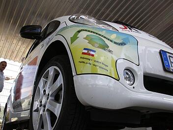 Elektroautos kommen bei uns nur langsam in Fahrt. In Norwegen hängt bereits jedes dritte Auto an der Steckdose. Foto: Josef Hofbauer