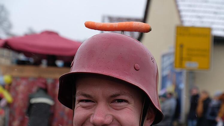 Die Jugendfeuerwehr aus Untererthal lockte vegetarisch mit einer Möhre auf dem Helm. Gerd Schaar