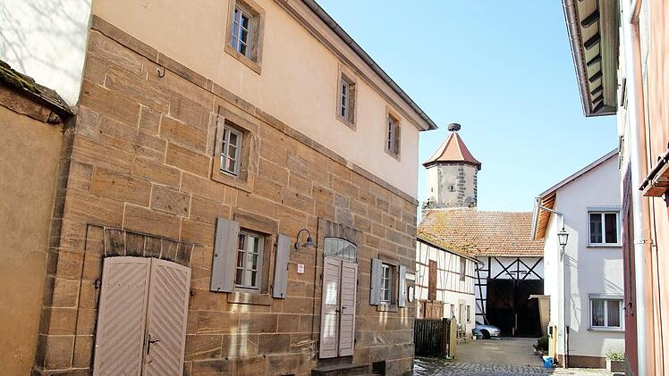 Ein ruhiger Winkel gleich neben dem Kommunbrauhaus und der Alten Schmiede - dies wissen die Besucher von Seßlach zu schätzen.  Foto: B. Knauth