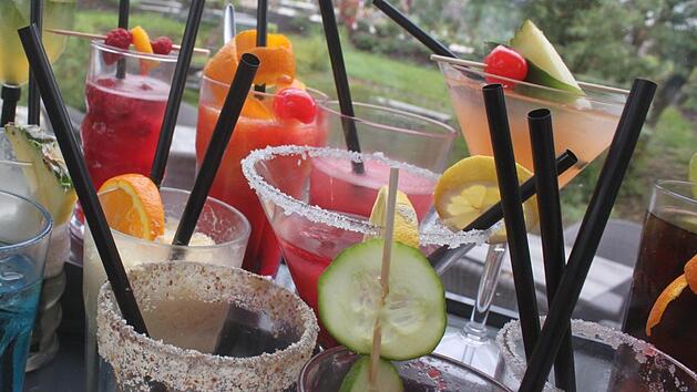 Im Rahmen des Eulenflug-Festivals ist ein Barkeeper von einem 25-J&auml;hrigen verletzt worden. Der Mann hatte dem Mixer eine Flasche ins Gesicht geworfen. Symbolfoto, Bild: Matthias Einwag