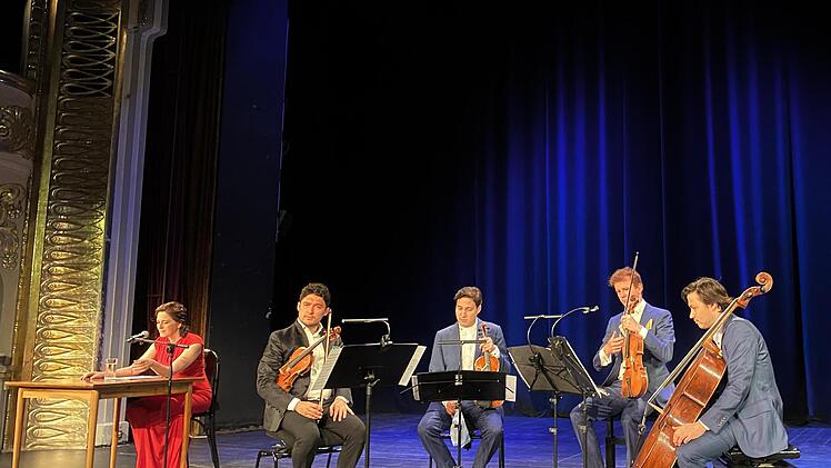 Literarisches Kammerkonzert mit der  Schauspielerin Martina Gedeck (links) und dem Schumann-Quartett.
