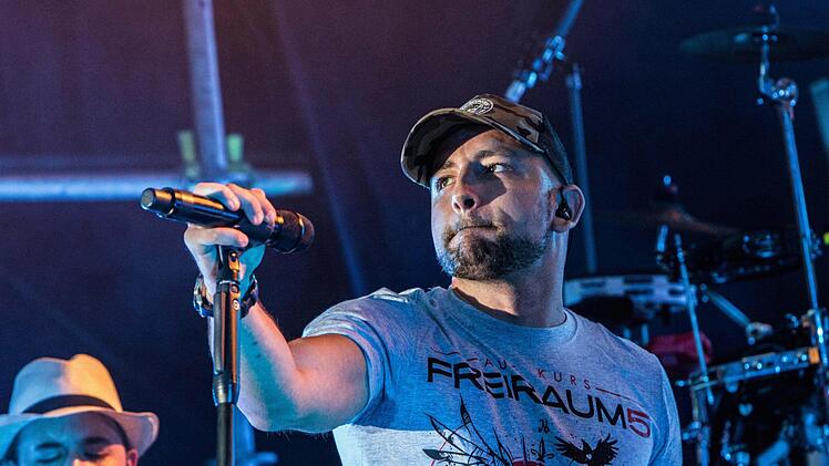 Seiler & Speer begeisterten das Publikum im Schlosshof von Tambach. Foto: Jochen Berger