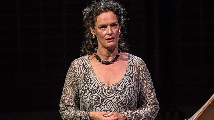 "Herzlich lieben, mutig hassen" lautete das Motto eines Liederabends mit Gabriela Künzler und Antonio Grimaldi in der Coburger Reithalle. Foto: Jochen Berger