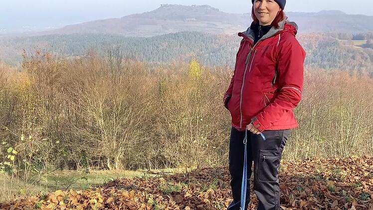 In ihrer Freizeit ist die Grünen-Lokalpolitikerin gerne mit einem ihrer Hunde unterwegs. Foto: privat