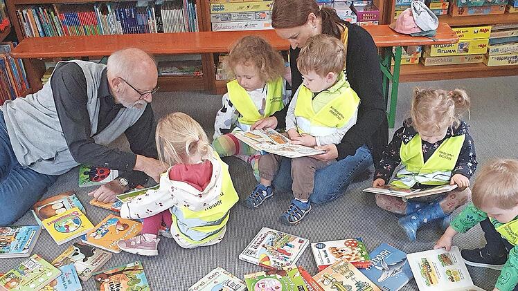 Gro&szlig;es Interesse fanden die ausgelegten B&uuml;cher.