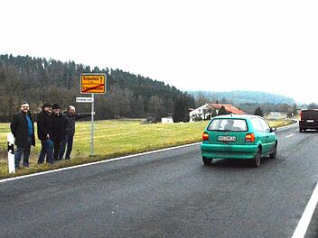 Bei einer Zusammenkunft der Bürgermeister in der Hofheimer Allianz ging es vor allem um den Bau der beiden Fahrradwege, hier an der Birkenfelder Straße. Foto: Gerhard Schmidt