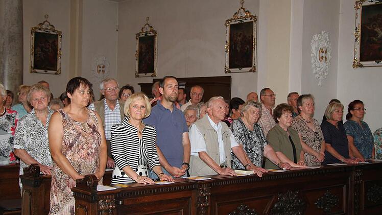 Voll besetzt war die Stadtsteinacher Pfarrkirche St. Michael. Alle wollten sich von ihrem Dekan verabschieden.