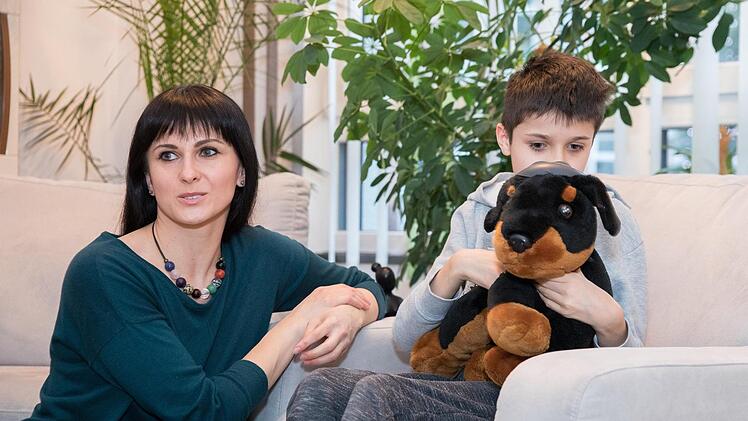 Julia Spivak hat im September die bayerische Pflegemedaille erhalten, weil sie ihren von Geburt an schwer behinderten Sohn Alessandro  zu Hause pflegt. Foto: Patty Varasano