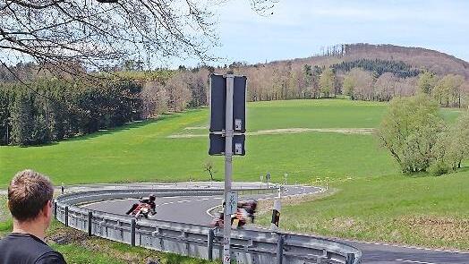 Nicht mehr nur zuschauen will die Gemeinde, wenn es um die Lärmbelästigung durch den Motorradverkehr zwischen den Ortsteilen Kothen und Motten geht.