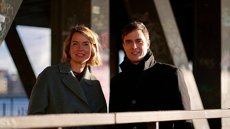 In der ARD-Doku "Wie zerrissen ist Deutschland? - Der Streit um Werte, Meinung und Macht" spricht Jessy Wellmer mit ihrem ehemaligen Kollegen, dem Ex-"Tagesschau"-Sprecher Constantin Schreiber.