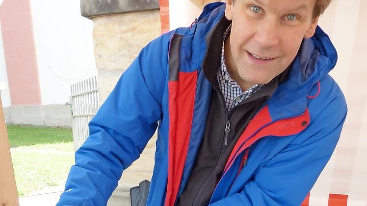 Ein breites Angebot bot der Kreisgartentag (Bilder unten), David Gareis (oben) demonstrierte die Vielseitigkeit des Zunderschwamms. Fotos: P. Lindner