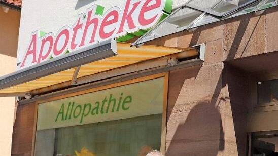 Schlüsselübergabe an Tochter Ulrike Foto: Johanna Blum