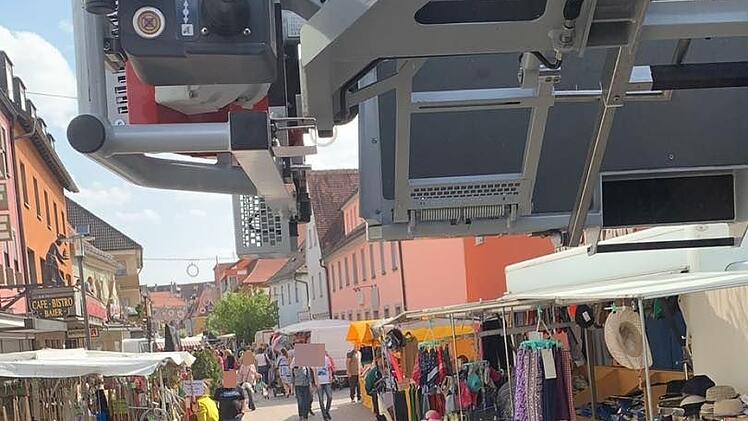 Höchstadt an der Aisch: Feuerwehreinsatz an Marktplatz wird zur "Tortur"
