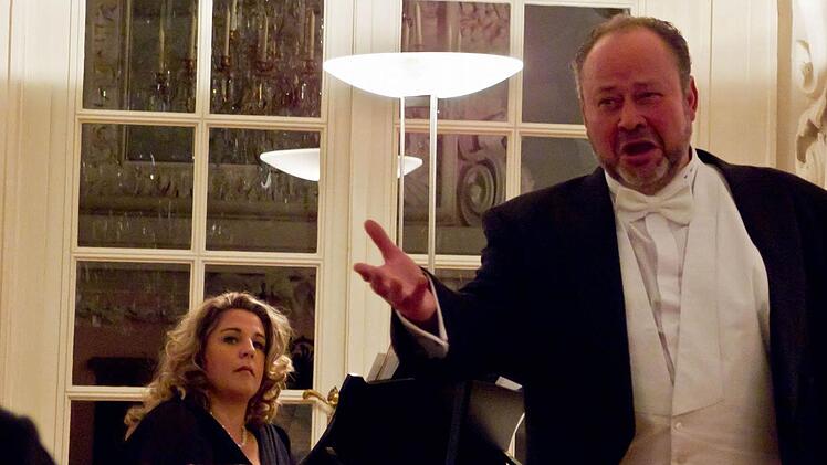 "Zauber der Operette": Beate und Pieter Roux gastierten im Riesensaal der Coburger Ehrenburg.Foto: Jochen Berger