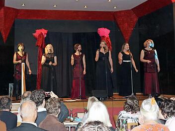 Bei der zehnten langen LQN-Kulturnacht zum zweiten Mal dabei ist die Damen-Gesangsgruppe "Red Lips" aus Marktleugast.  Fotos: Klaus Klaschka