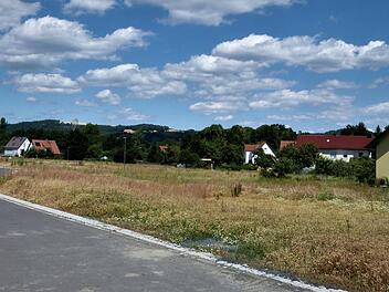 Endlich "grünes Licht" haben jetzt die "Häuslebauer" im Baugebiet "Steigengasse" bekommen. Die ersten Grundstücke der insgesamt 27 Bauparzellen wurden bereits von der Gemeinde Neuenmarkt veräußert, weitere werden in den nächsten Tagen folgen. Werner Reißaus